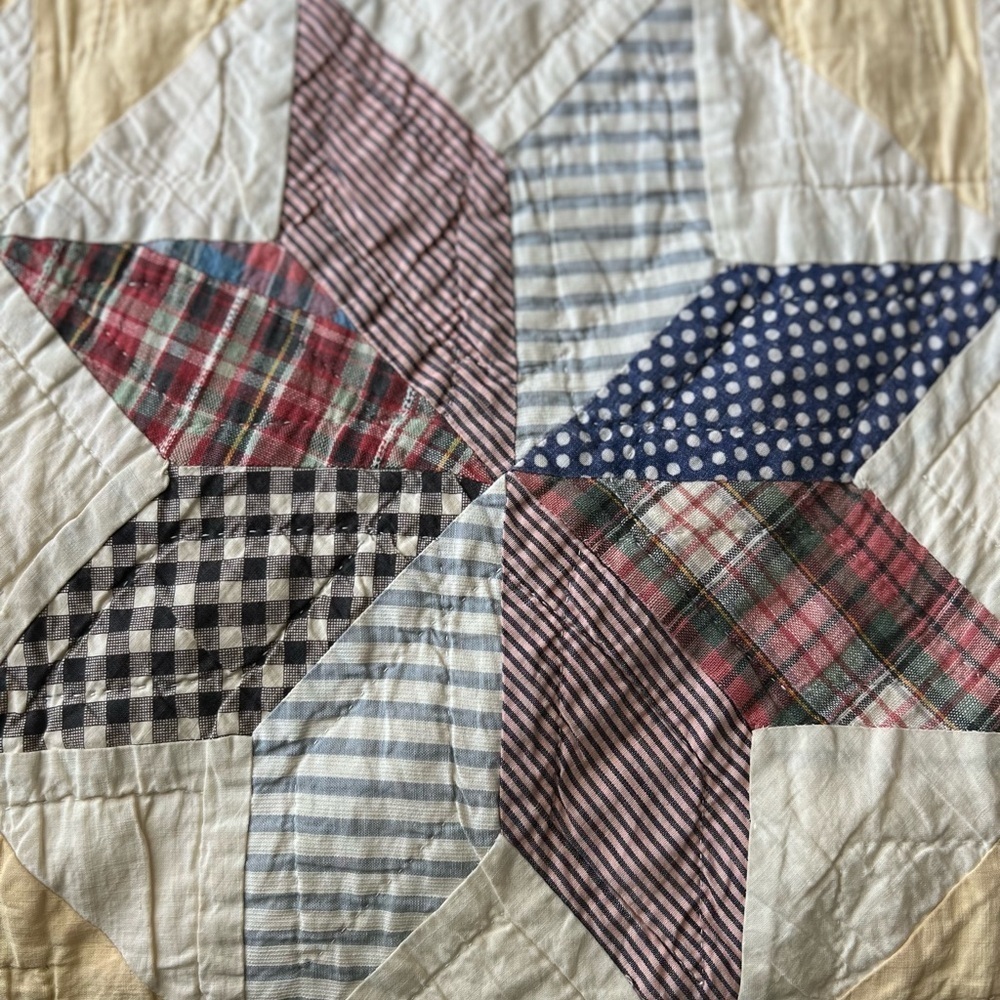 90”x50” Vintage from 1940’s Eight Point Star Hand Stitched Cotton Quilt. - Picture 4 of 12